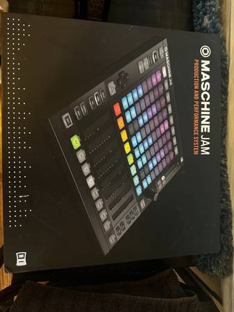 Native Instruments Maschine Jam midi controller 1