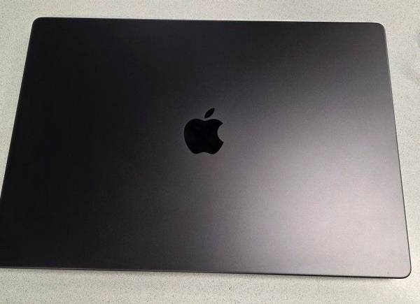 Macbook Pro M4 Pro 48gb ram, 16 inch screen, 2 years Applecare 1