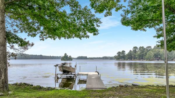 $569,500 / 3br - 2200ft2 - 8895 W North Lake Road (Greenwood)63845961702401123