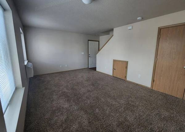 $1,550 / 2br - East Portland 2B+ Washer/Dryer, By I205 & Light Rail, Family-Friendly (East Portland)64039222397955122