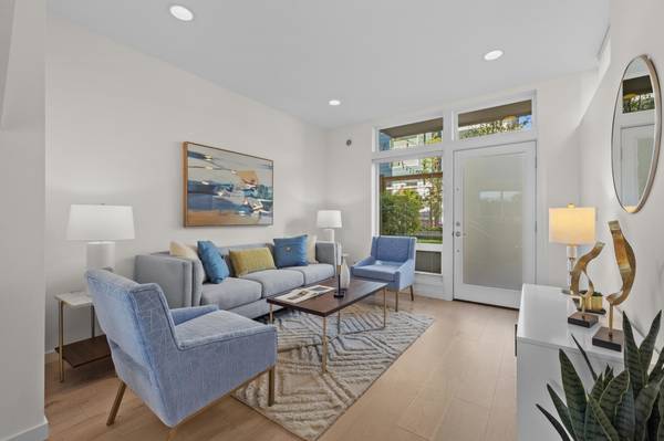 $3,800 / 3br - 1514ft2 - Pristine Corner Townhouse 3Bed 2Bath with rooftop in Central District (Central District)63659597499523121