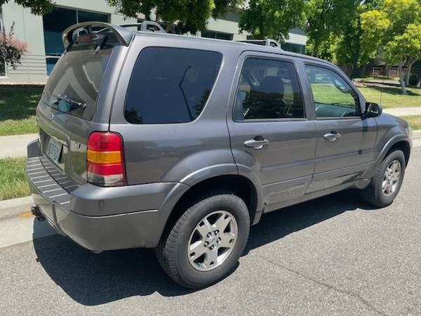 Ford Escape Limited ***Runs Good/Clean and Straight/Ready TOGO*** - $2,350 (campbell)63624193283971121