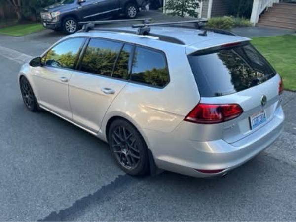 2017 AWD Volkswagen Golf Sportwagen - $14,000 (Redmond)63617898808323121