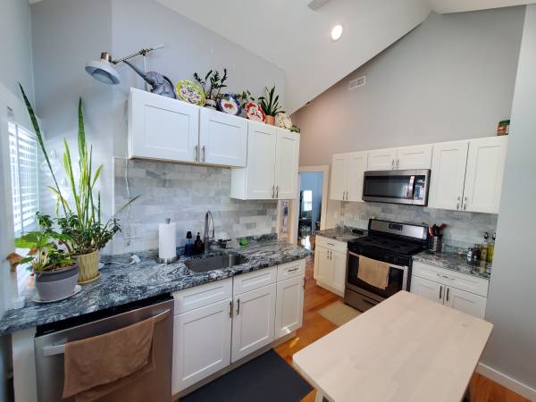 $2,850 / 2br - 825ft2 - ========▶ Renovación Integral ▶ Techos Altos ▶ Claraboyas ▶ Aire Acondicionado Central (Medford)63856338966529120