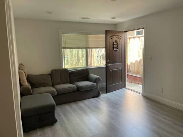 $1,300 / 1 hab - 160 pies2 - Compartir 2 hab/1 ba con un Profesional en un Barrio Agradable (san jose oeste)63667995039873121
