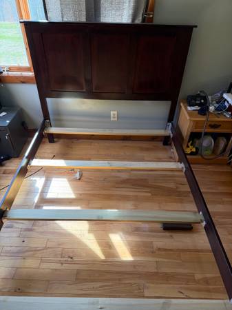 Queen size bed frame*****SOLD****** 1