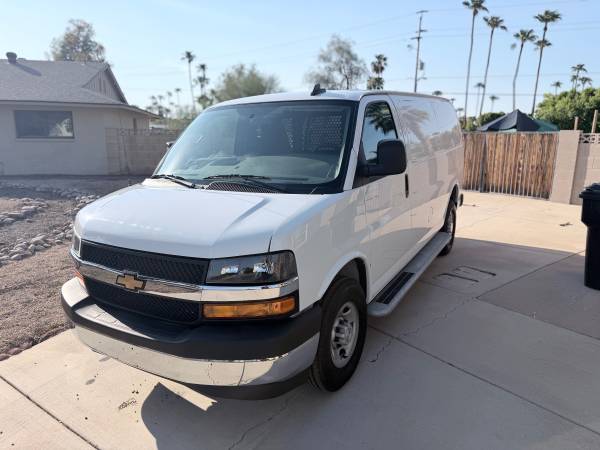 2025 Chevrolet Express 2500 - Photo 4