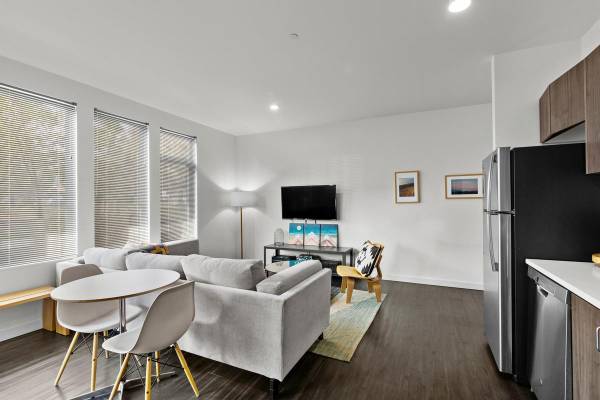 $2,195 / 2br - 826ft2 - Your Perfect Home Awaits at Range Apartments - Schedule a Tour Today! (Northwest Crossing)63839294054401120