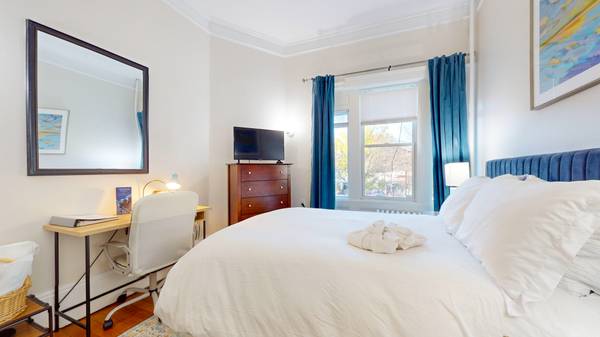 $3,000 / 1br - Brookline Room in 1 Bed Apartment | Near Saint Mary's Street63699294960387121