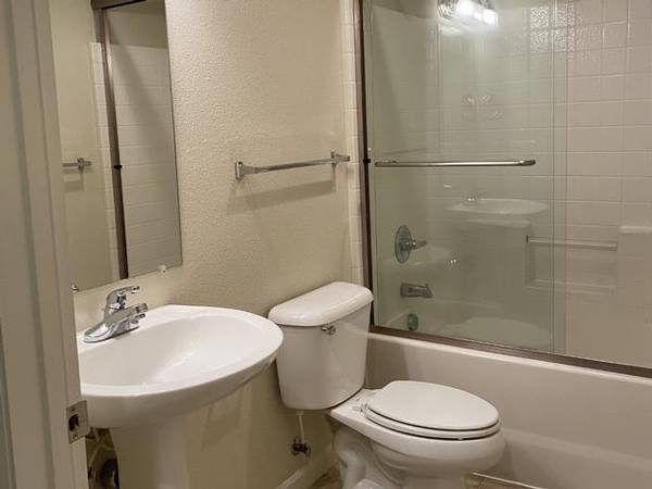 $1.653 / 1 habitación - 887 pies² - Chimenea de gas, Techos con molduras en el comedor, Estufa eléctrica (Kennewick)63442334626947122