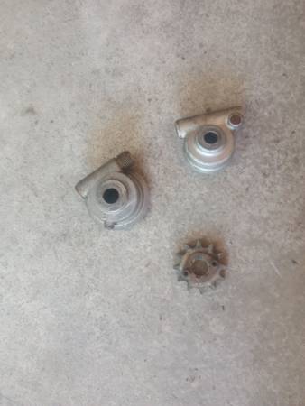 Speedo hubs and output sprocket with retainer, likely Honda 60s/70s 1