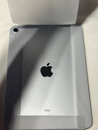 iPad 10th Generation 64 Gb 1