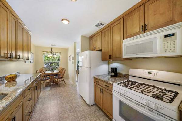 $1,950 / 2br - 1266ft2 - Modern 2BR with 1,300 Sq Ft of Comfort & Privacy (Monroe)64035735108227123