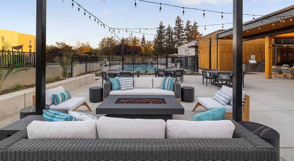 $2,295 / 1br - 741ft2 - WiFi + Smart Phone-enabled Thermostat, 24-hour Fitness Center (Tracy)63970159471363120