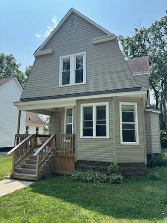 4-bedroom home in Mattoon $1575 month 1