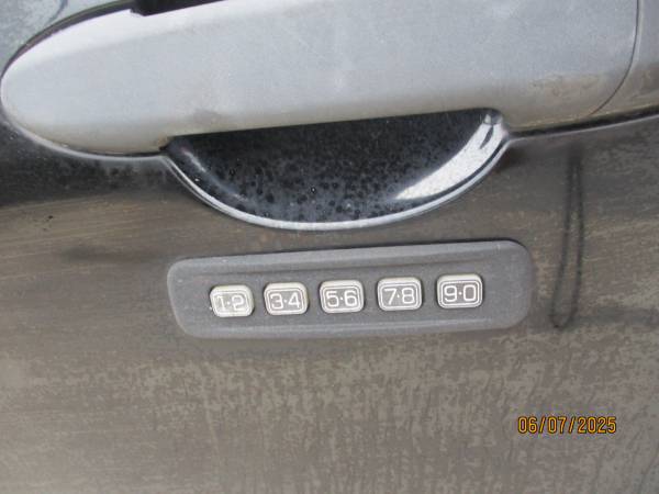 2012 Ford Escape XLT 4dr SUV      **EXTRA NICE*** - $3,900 (1438 E 10th Street Jeffersonville, IN)63621786029953124