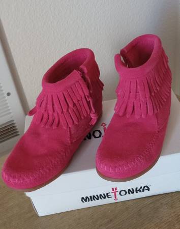 MINNETONKA GENUINE SUEDE MOCCASINS NEW  IN BOX, PURPLE, PINK, TAN 1