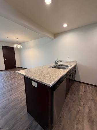 $1,700 / 2br - 780ft2 - Newly Renovated 2 Bed/1 Bath Apartment, Available Now! (Lynden)63920959684227122
