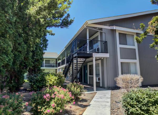 $1,100 / 1br - MOVE & SAVE $1000 on RENT + Affordable Reno 1 Bed, Park-Like Setting (Reno)63992633768707123