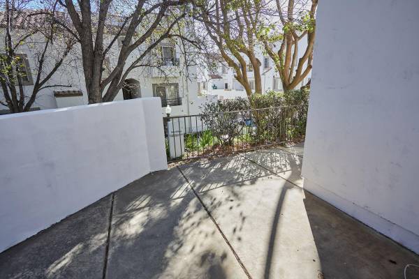 $3,909 / 2br - 1230ft2 - Nuevo Club House, Green de Putting y Campo Par (22219 Summit Vue Lane, Woodland Hills, CA)63701204885379124