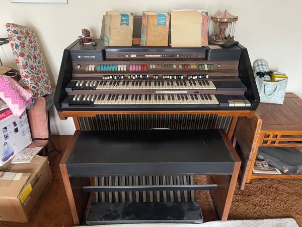 Hammond organ 1