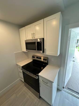 $1,500 Studio on A1A with Full Kitchen! Full Month Free (Deerfield Beach)63825137453443123