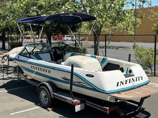 SLS小船2000 A-RB 2000 Infinity ZX-1 20' 9” World Class Tournament Ski Boat
