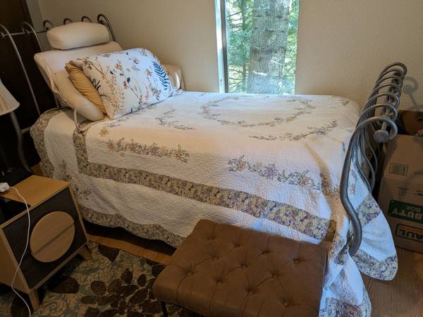 Twin bed Ensemble 1