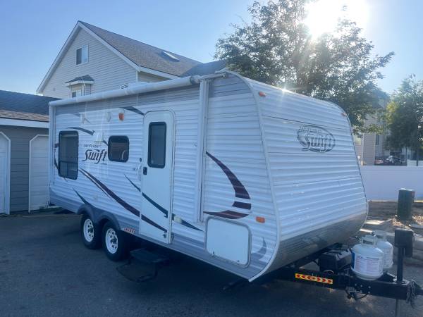 2014 Jayco 198RD fully self contained travel trailer 1