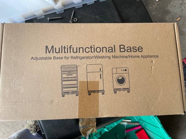 Multifunctional base with swivel casters 1