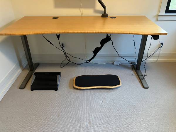 Standing Desk - UPLIFT Desk 1