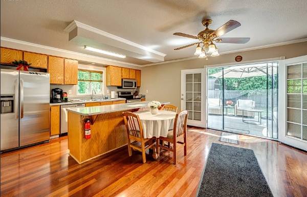 $390,000 / 3br - 1217ft2 - Prime Location: 3 Bed Longview Home Minutes from Lake Sacajawea & Park (Longview)63999453555075124