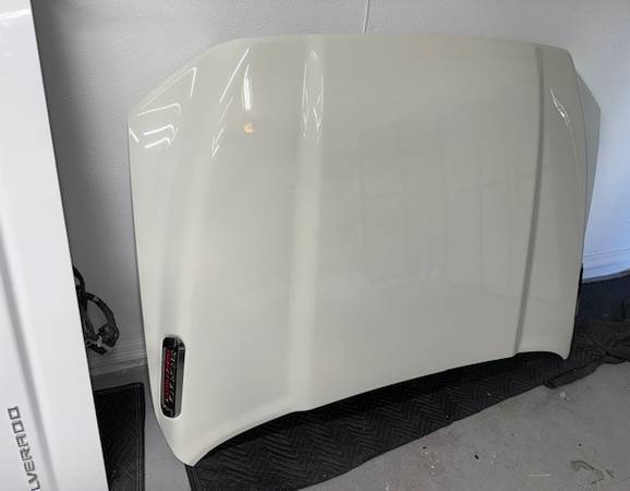 2019- 2025 RAM HOOD 2500/3500/4500/5500 - $775 (MINT COND TAKE OFF)63444028663427122