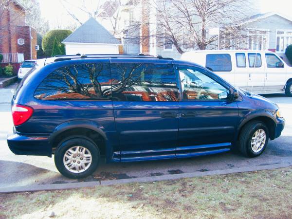 2004 Dodge Grand Caravan SE HANDYCAP VAN - $6,950 (BROOKLYN)63614764309633124