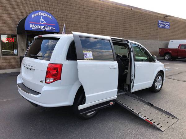 ♿♿ 2019 DODGE GRAND CARAVAN SXT | SOLUCIONES DE MOVILIDAD ♿♿ - $44,995 (NEW ENGLAND MOTOR CAR CO)63622639636099122