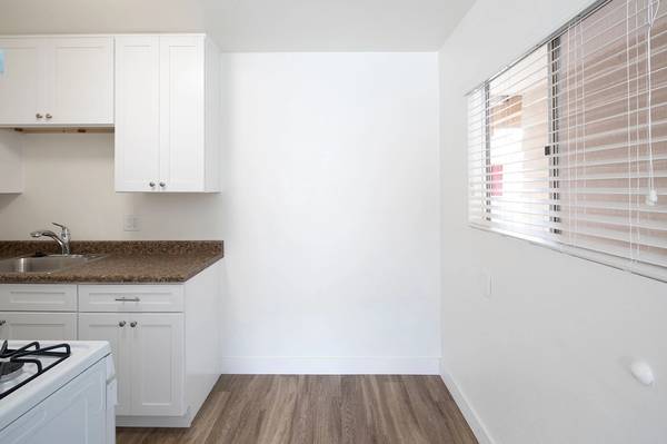 $1,725 / 1br - ¡¡¡1 MES GRATIS!!! Departamento remodelado de 1 habitación en National City con lavandería en el lugar (National City)63998603748611122