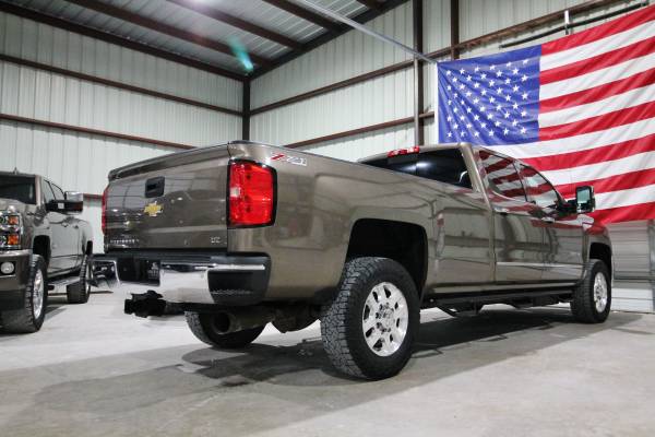 2015 Chevrolet 3500HD LTZ 4X4 - Photo 9