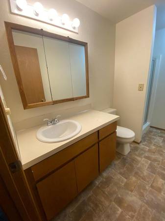 Spacious floor plans, Multitude of shopping and dining options 1