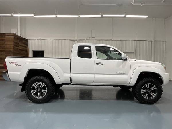 2006 Toyota Tacoma 4x4 4WD V6 Access Cab TRD OFF RD  /6-SPEED / LIFTED - $17,500 (M&M Investment Cars - Gladstone)63617275764097123