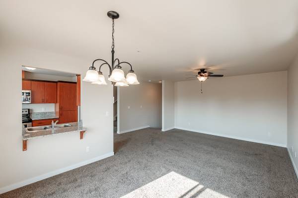 $2,695 / 4br - 1485ft2 - Modern Energy Efficient 4 Bedroom Townhome! (Corvallis, Or)63945101239555124