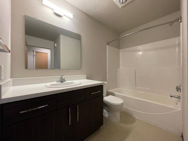 $1,840 / 2br - 1134ft2 - Move in this week and bring your dogs! Pet-friendly w/ great amenities (West Eugene)63977276971266121