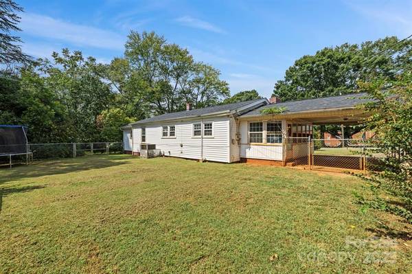 $189,900 / 2br - 1303ft2 - 187 Oakridge Drive (Forest City)64029207067011120