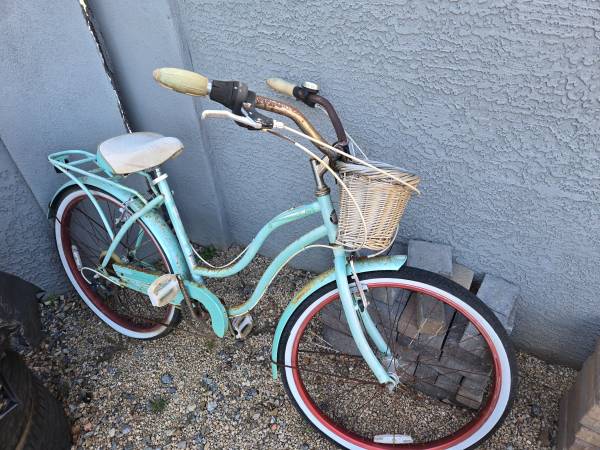 Schwinn Beach Cruiser Lady Bike Bicycle 1
