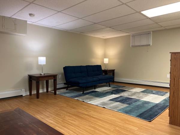 $1,400 Safe-Quiet & Apt in Residential home Near All-PARKING UTILITIES INCL! (White Plains)63945497754627120