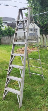 8' ALUMINUM A-FRAME LADDER 1