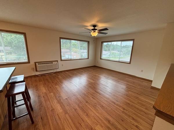 $995 / 2br - 925ft2 - 💥 BEAUTIFUL 2BR/1BA Upper Apartment – Built in 2019 – Cat Friendly 💥 (Chippewa Falls)63845958466563123