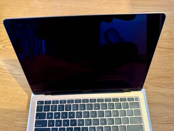 Like New Gold 2020 Apple Macbook Air 13" M1/8GB/1TB SSD - $600 (dublin / pleasanton / livermore)63471456127873123