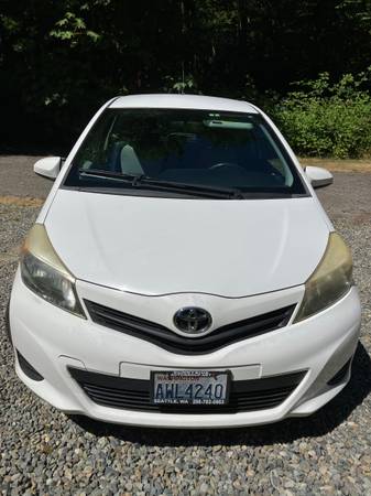 2012 Toyota Yaris 3 puertas hatchback manual - $7,200 (Kenmore)63617399069699122