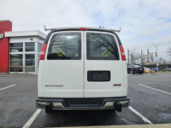 2017 GMC Savana 2500 - Photo 4