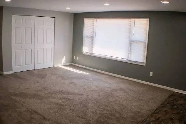Spacious 2 Bedroom, 1 Bathroom Apartment at Scatterfield Villas - Ande 1